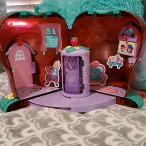 2003 Strawberry Shortcake Dollhouse and Closet